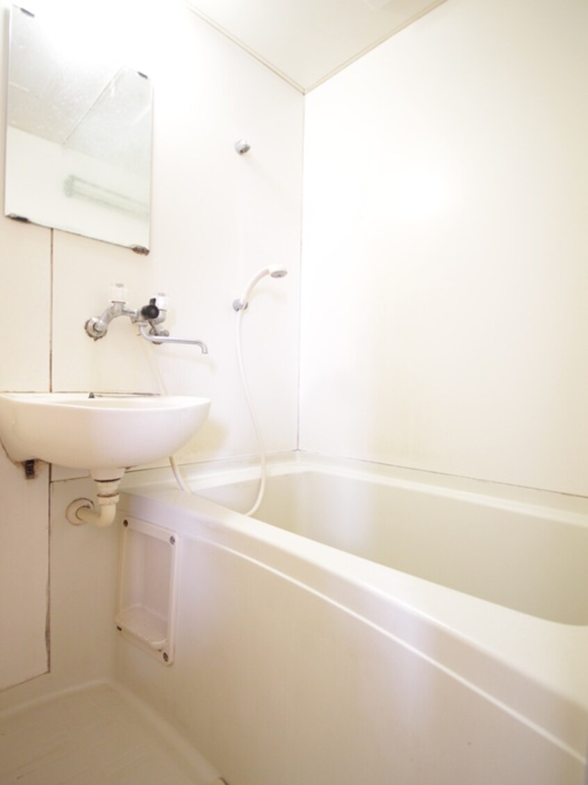 バス／シャワールーム等 西尾ハイツ