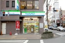 ファミリーマート(コンビニ)まで38m Ｅハウス立川
