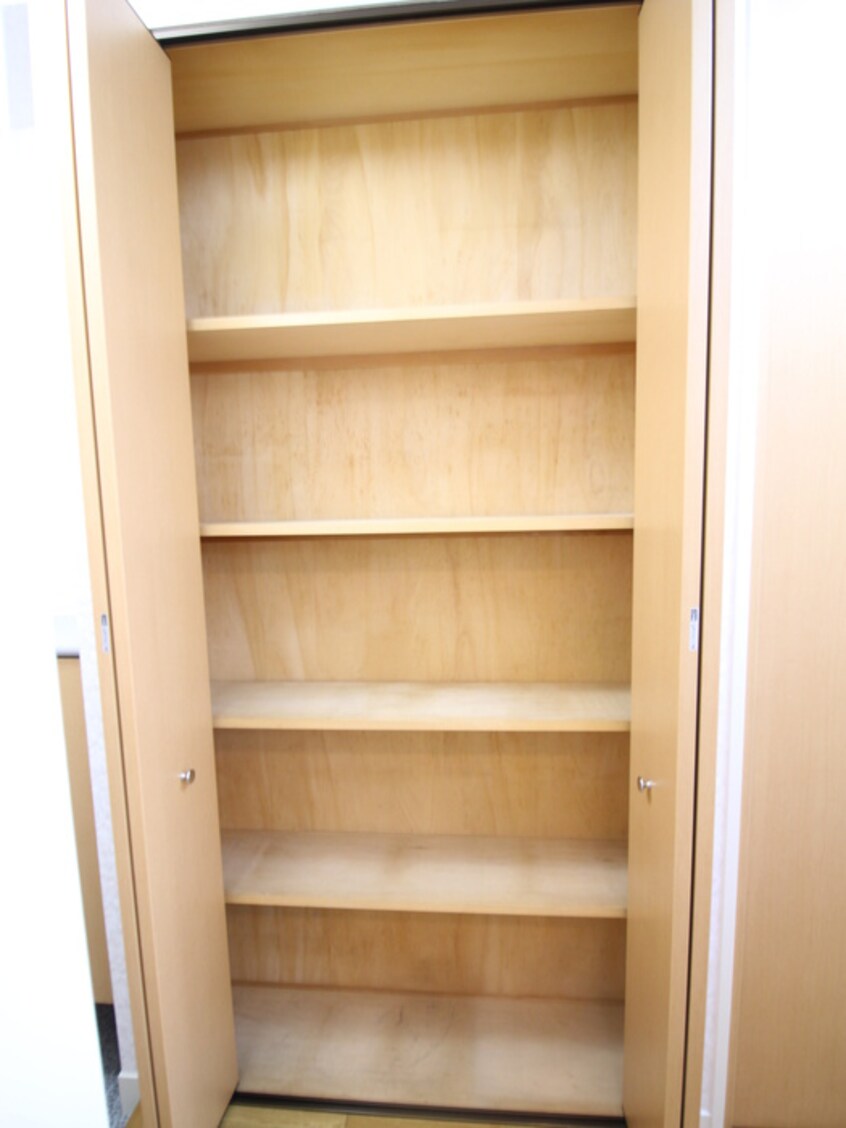 収納 バ－ドタウン９番館