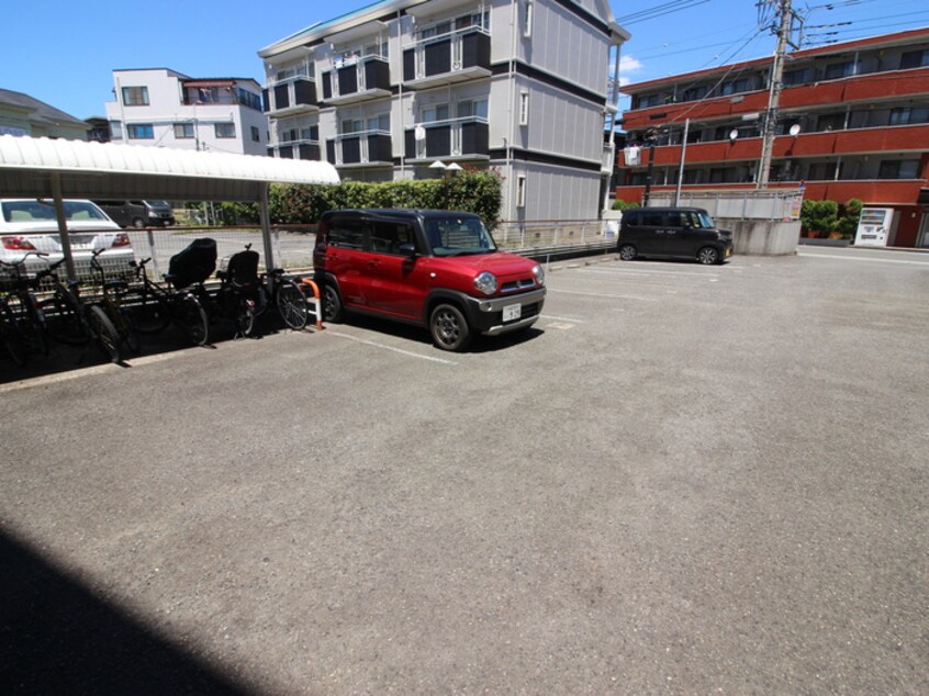 駐車場 バ－ドタウン３番館