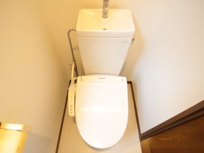 トイレ アクロス８