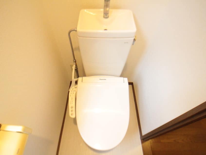 トイレ アクロス８