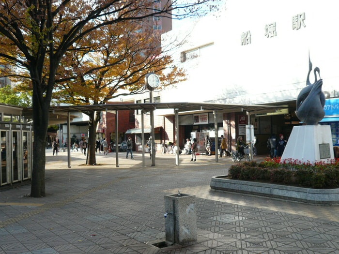 駅周辺(警察署/交番)まで640m ヴィラコ－ヨ－