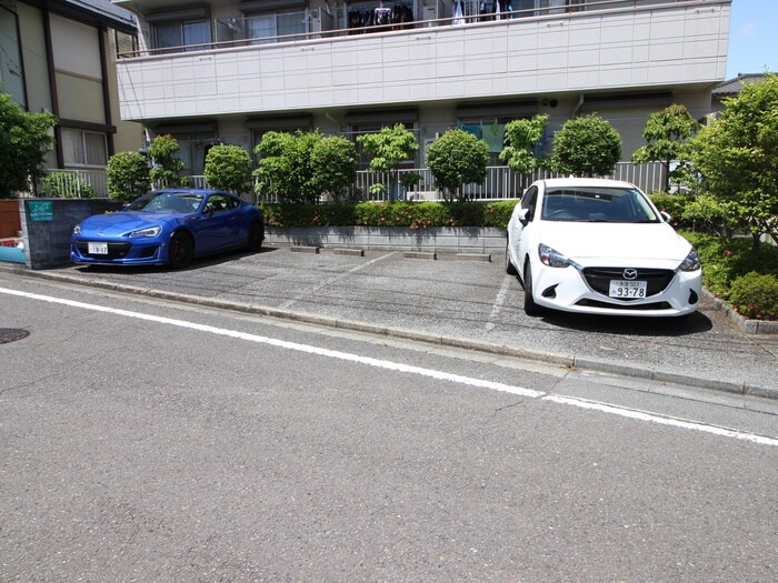 駐車場 メゾングランデ