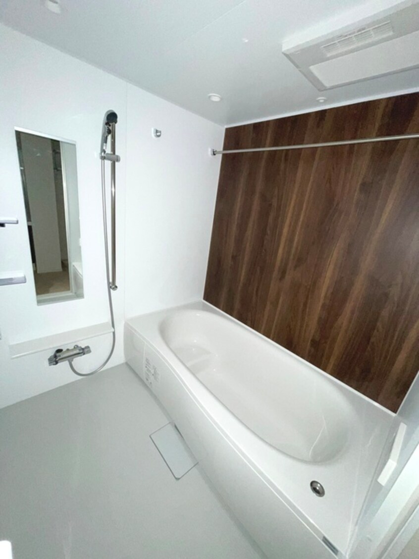 バス／シャワールーム等 コンテチェスト２４