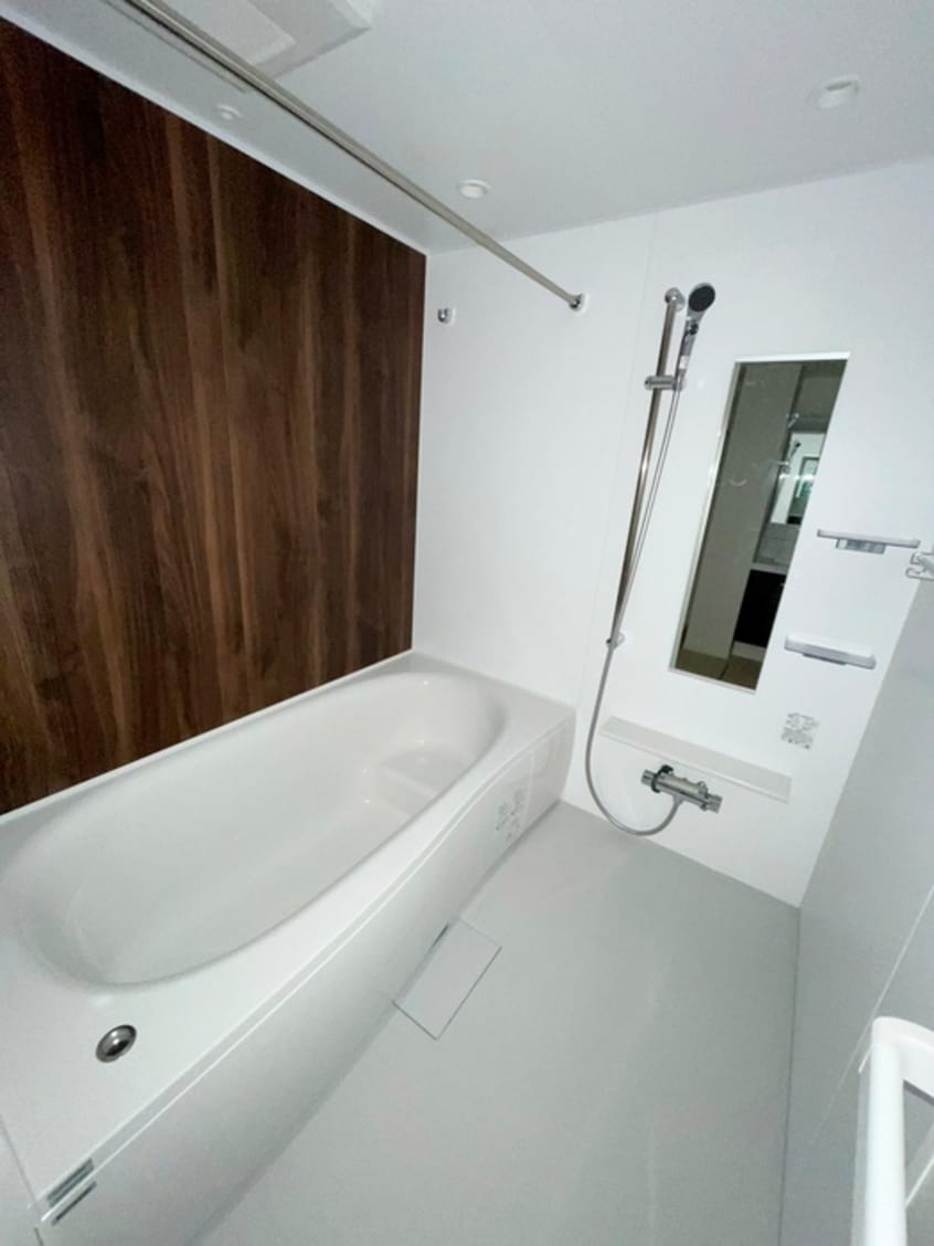 バス／シャワールーム等 コンテチェスト２４