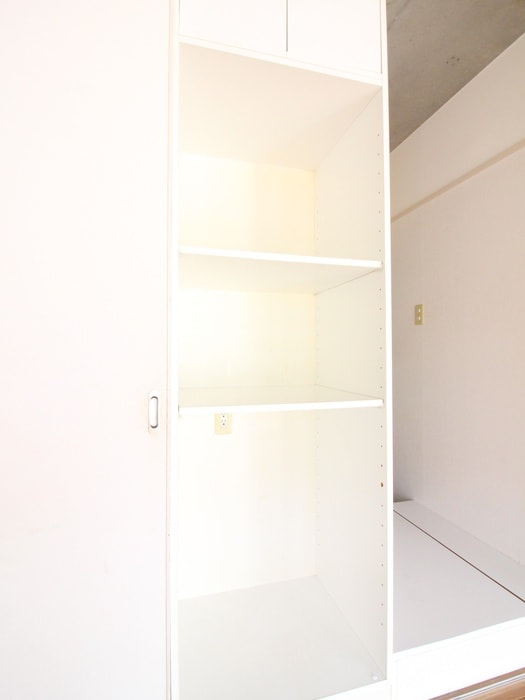 収納 ＣＯＺＹ上野毛　ＲＥＤ