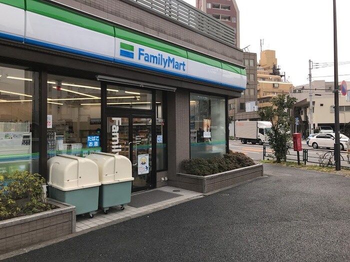 ファミリ－マ－ト東品川店(コンビニ)まで146m ロレッカＦＬＡＴ