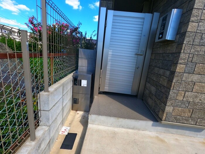 エントランス部分 メルディア新里町