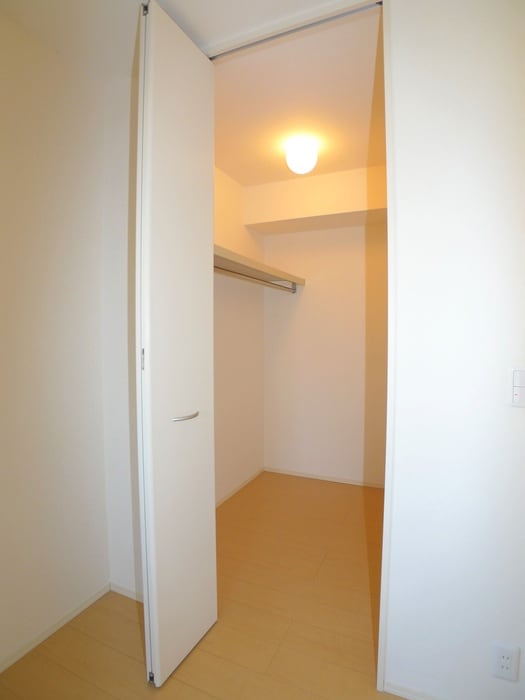 収納 エモシオン