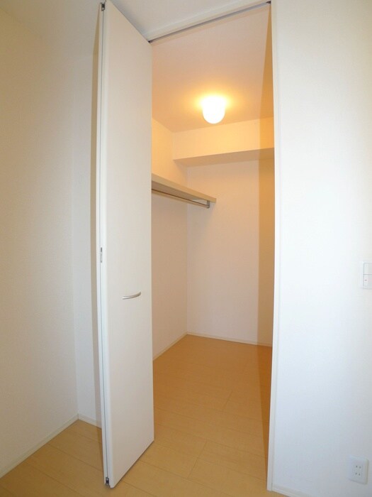 収納 エモシオン