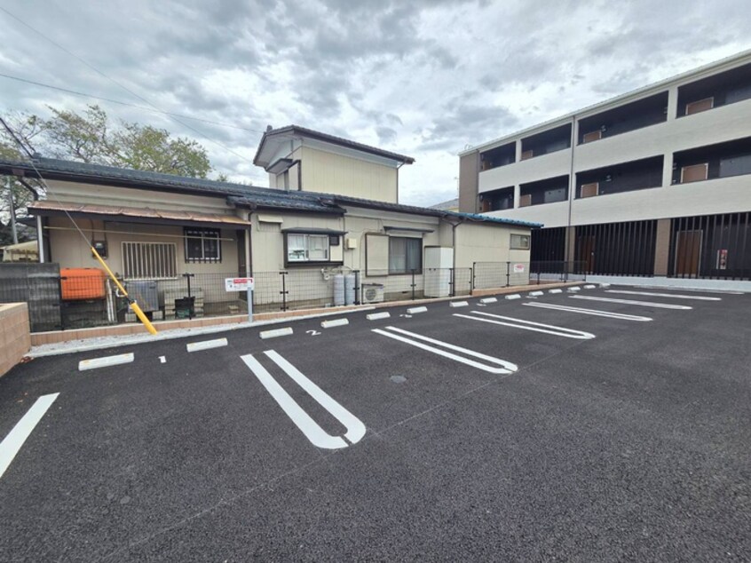 駐車場 ベルクワルツ座間
