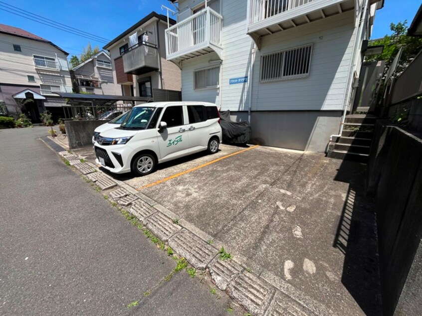 駐車場 フラットタマザワ