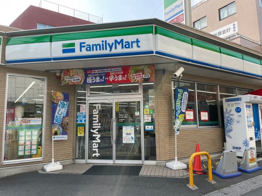 ファミリｰマート(コンビニ)まで14m 瓦井マンション