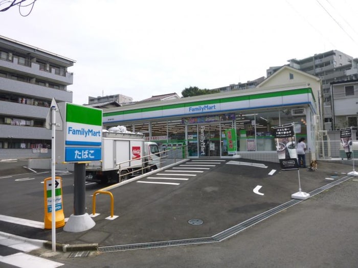 ファミマ(コンビニ)まで651m 福山ハイツ