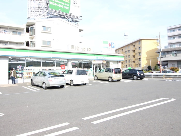 ファミリーマート鷺沼店(コンビニ)まで220m ラフィスタ鷺沼北棟（307）