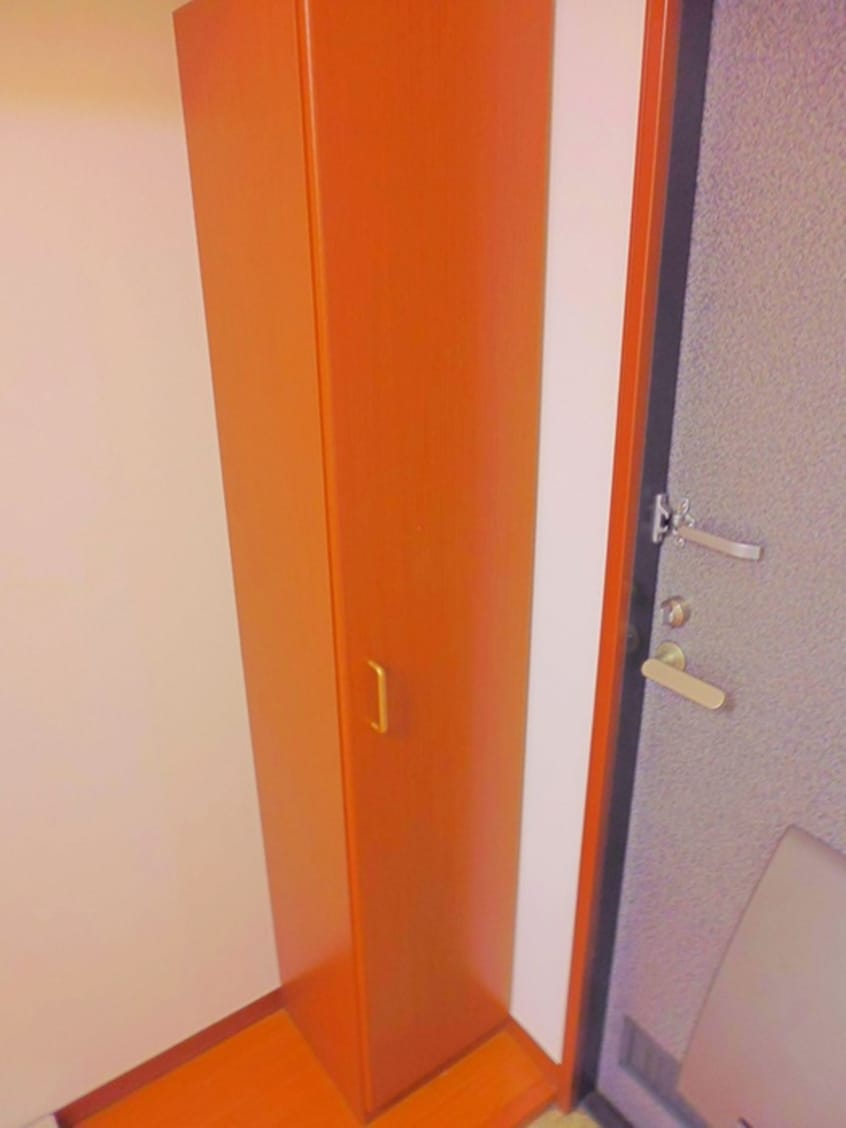 玄関 フォレスタ一番館