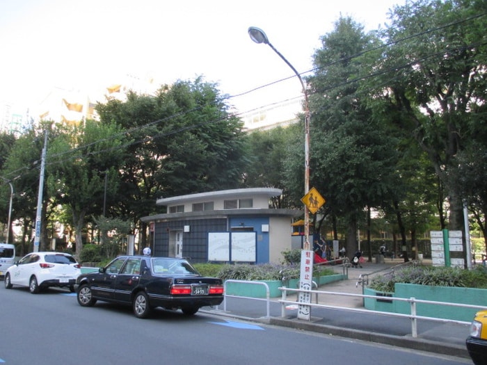 物件(公園)まで350m 大和商住ビル