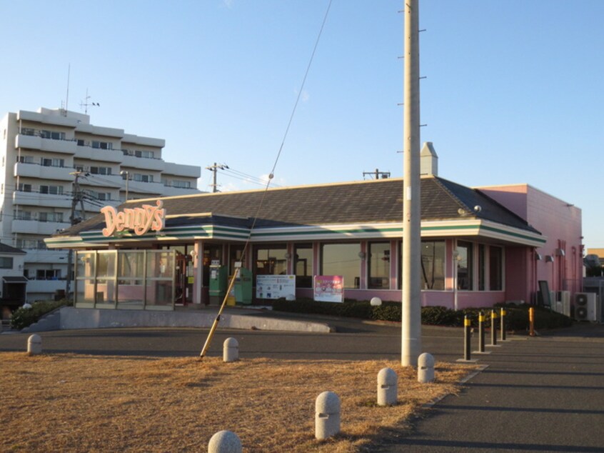 デニーズ(その他飲食（ファミレスなど）)まで886m ソフィアエヌ湘南平塚