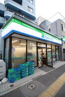 ファミリーマート上十条1丁目店(コンビニ)まで111m GARDENIA HOUSEβ