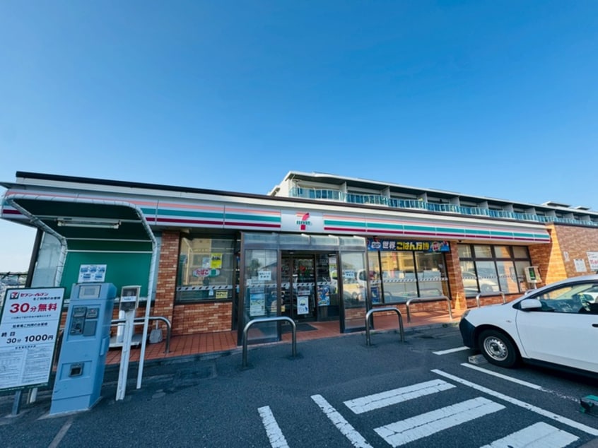 セブンイレブン茅ヶ崎サザンビーチ店(コンビニ)まで379m マリンピア茅ケ崎