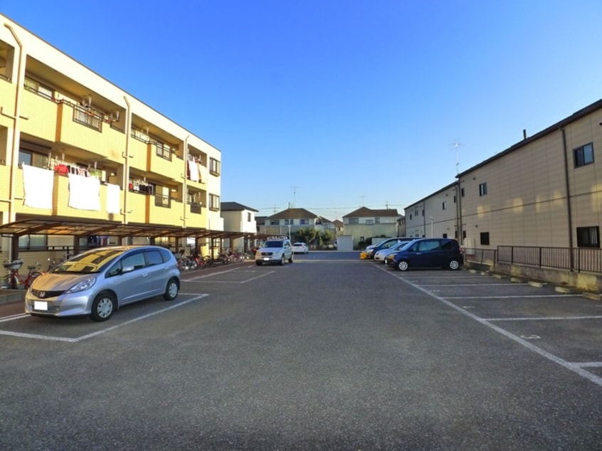 駐車場 ラフィ－ヌ・フォレ