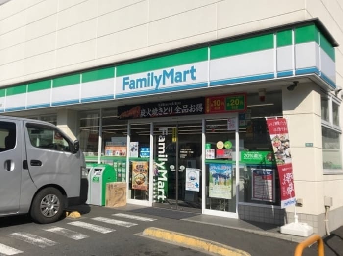ファミリーマート 中野弥生町一丁目店(コンビニ)まで110m Branche西新宿East