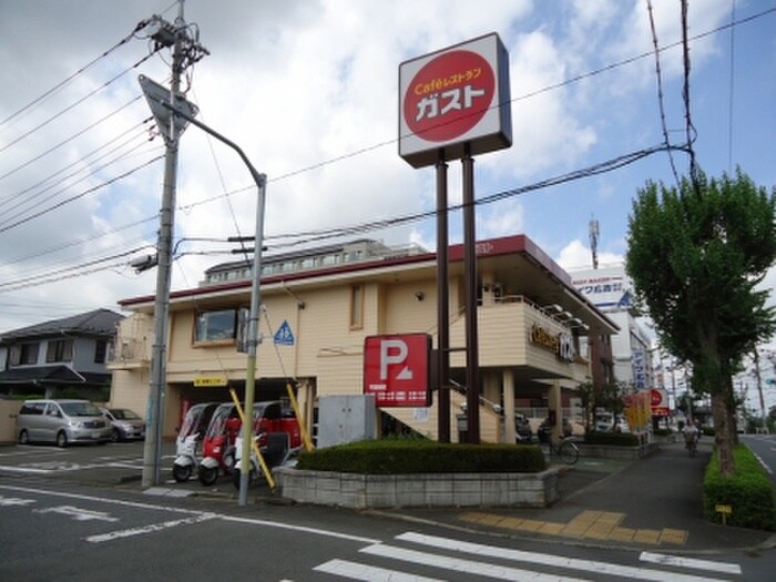 ガスト(その他飲食（ファミレスなど）)まで124m カインドネス町田旭町