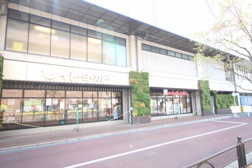 ヨークフーズ練馬高野台店(スーパー)まで800m グラード練馬高野台