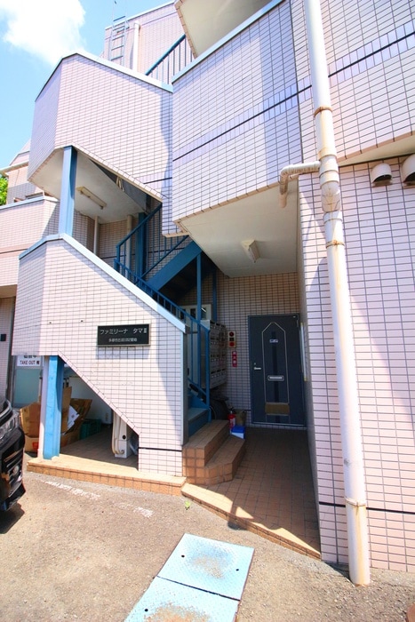 エントランス部分 ファミリーナ　タマⅢ