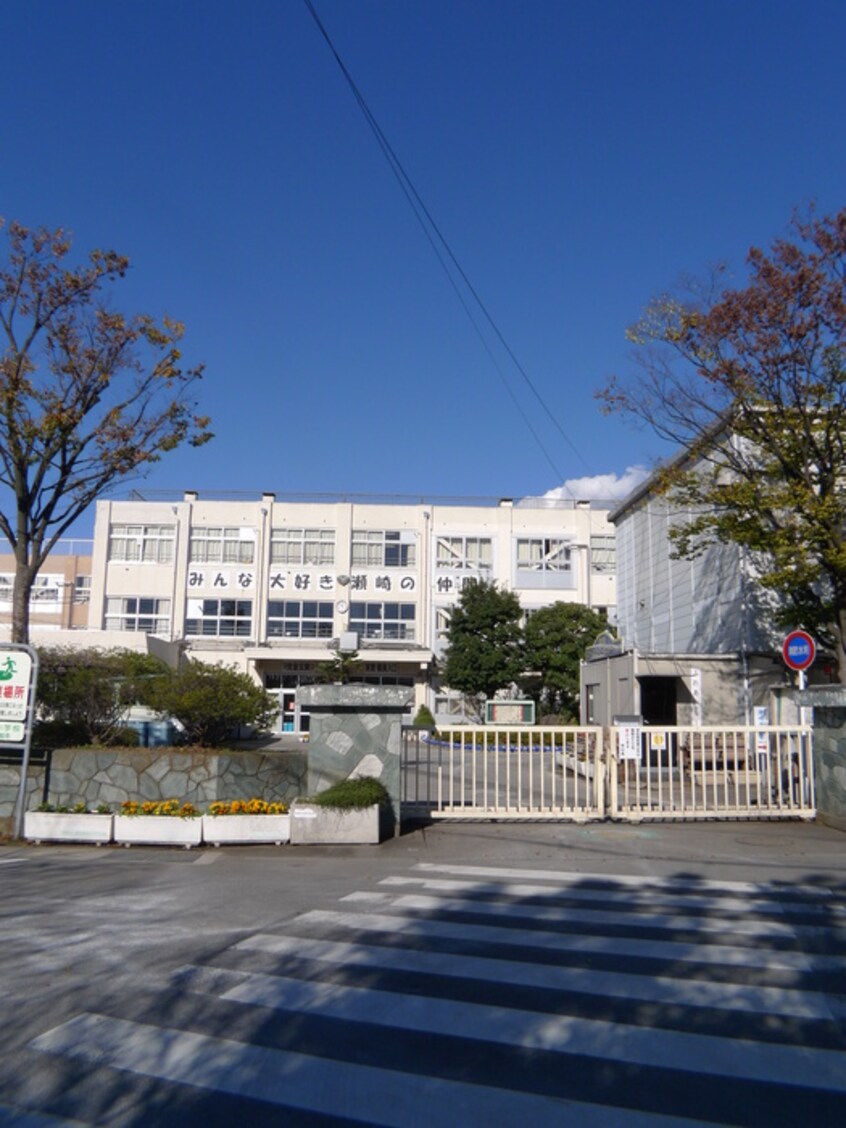 瀬崎小学校(小学校)まで470m 第１はなコ－ポ