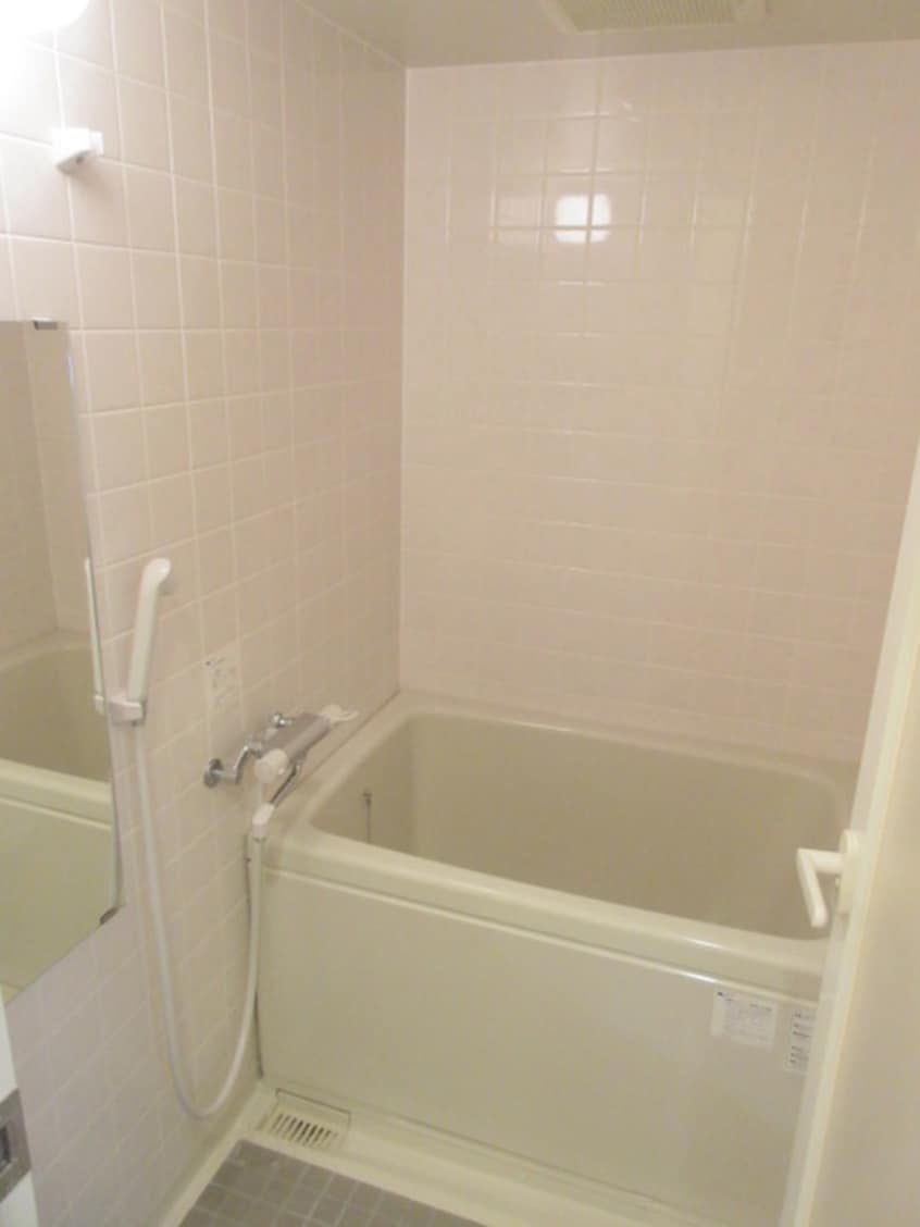 バス／シャワールーム等 ヴィララグ－ナ