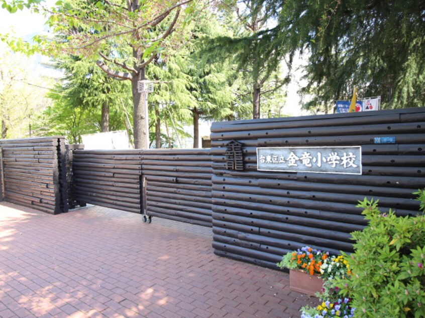 物件(小学校)まで750m メインステージ浅草国際通り