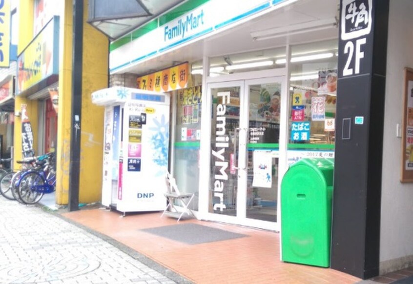 ファミリーマート 相模原駅前店(コンビニ)まで54m AQUA