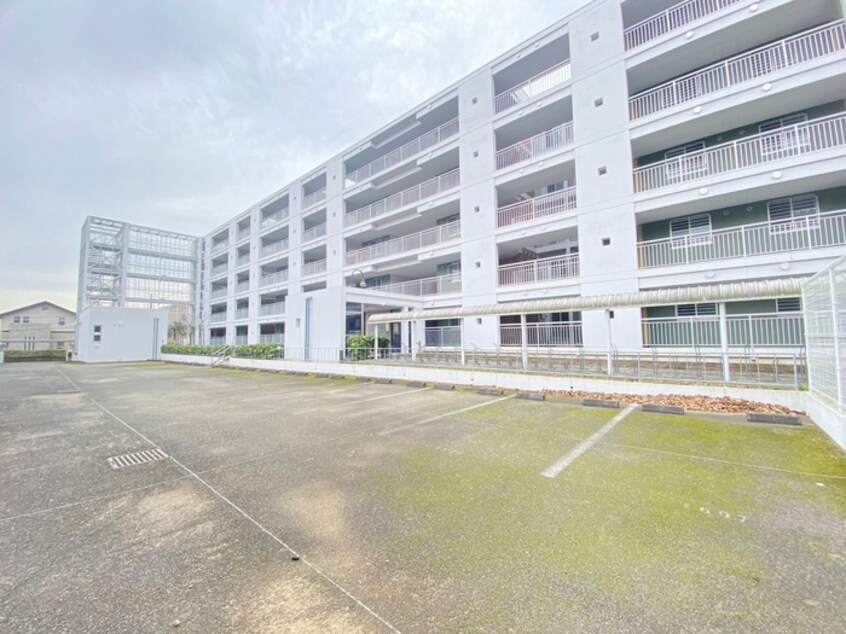 駐車場 ベルヴィ能見台A棟