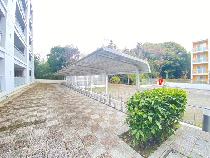 駐輪場 ベルヴィ能見台A棟