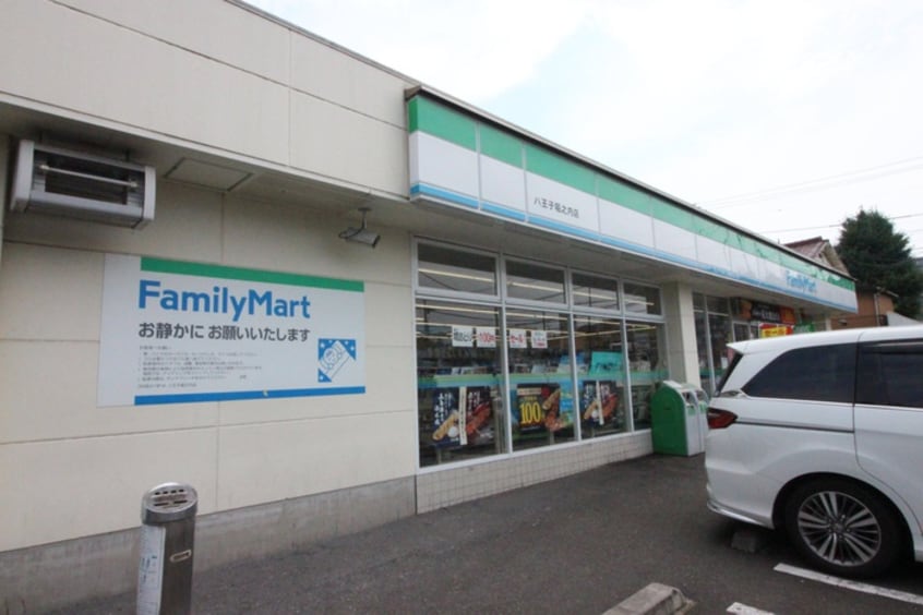 ファミリーマート　八王子堀之内(コンビニ)まで439m フレクション多摩ニュータウンⅢ