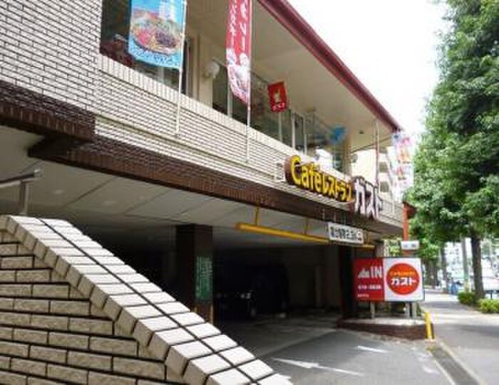 ガスト 高井戸店(その他飲食（ファミレスなど）)まで99m William Hills高井戸