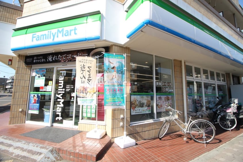 ファミリーマート(コンビニ)まで450m エディハウスＢ