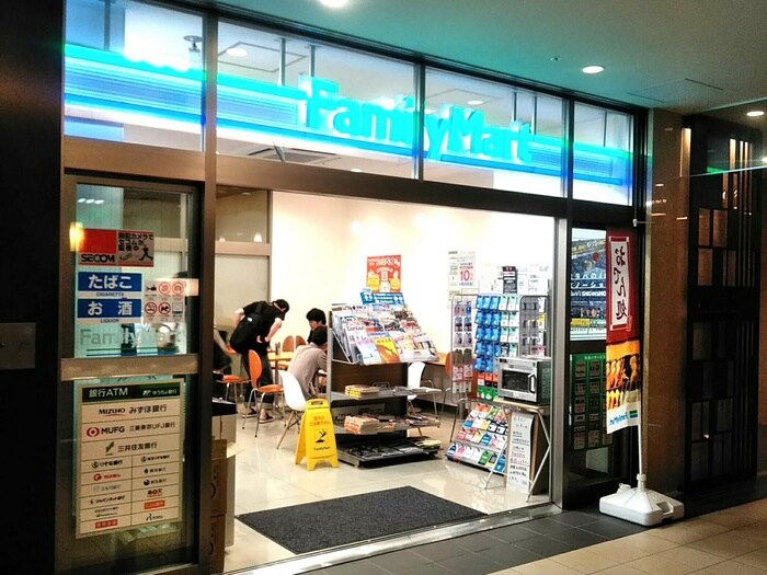 ファミリーマート新宿マインズタワー店(コンビニ)まで115m ﾆｭｰ・ｽﾃｲﾄ・ﾒﾅｰ(268)