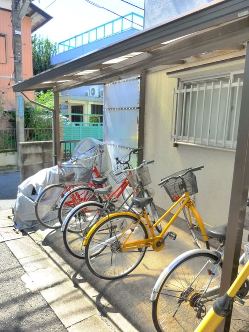 駐輪場 花輪荘