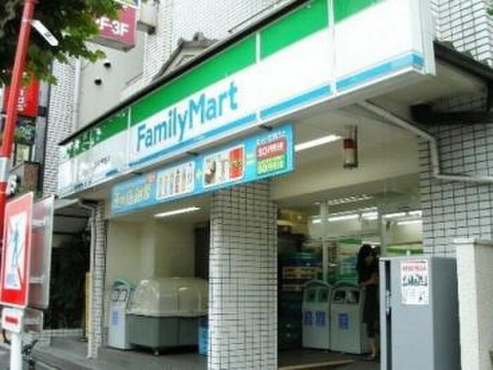 ファミリーマート 世田谷淡島通り店(コンビニ)まで324m リヴ代沢