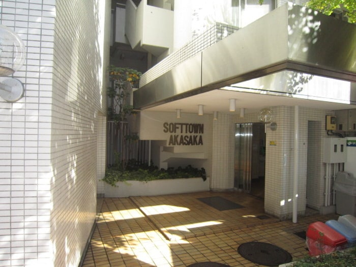 エントランス部分 ソフトタウン赤坂(215)