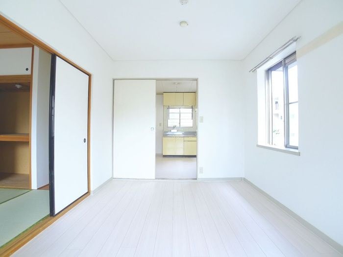 居室 メゾンコムラ