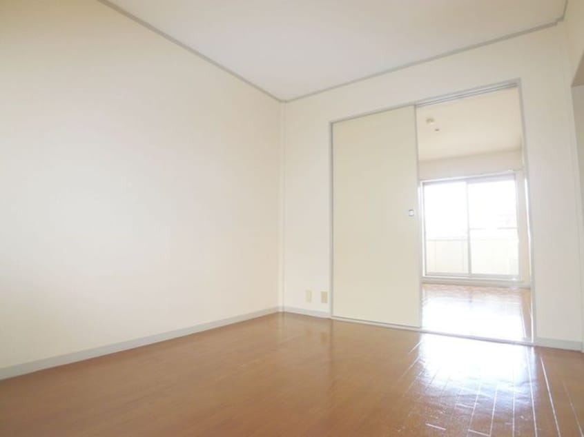 居室 メゾンコムラ