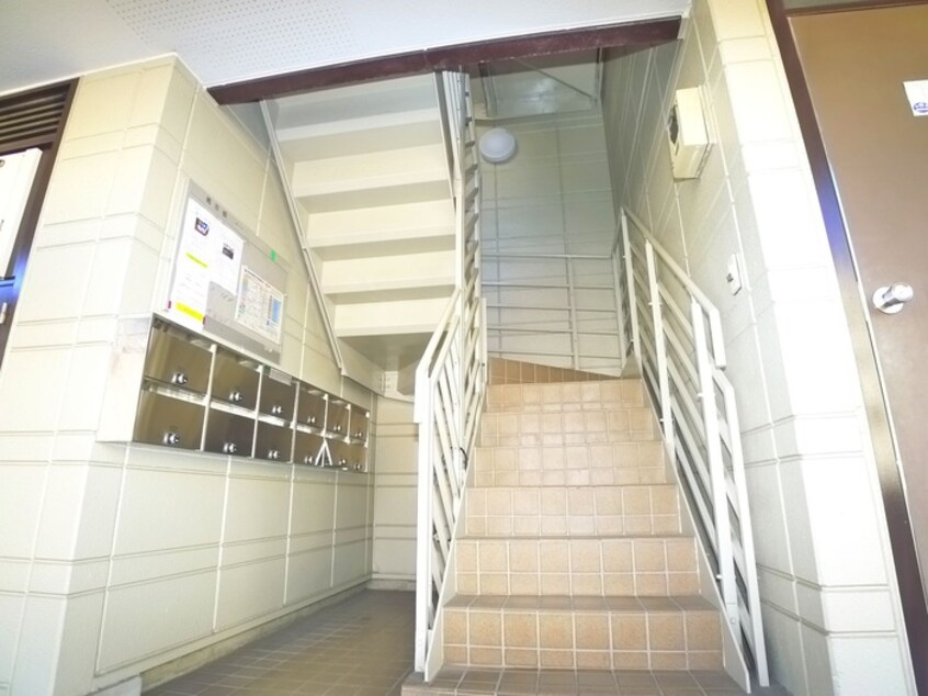 エントランス部分 メゾンコムラ