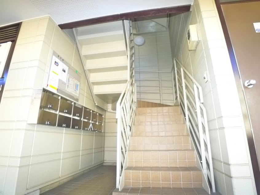 エントランス部分 メゾンコムラ