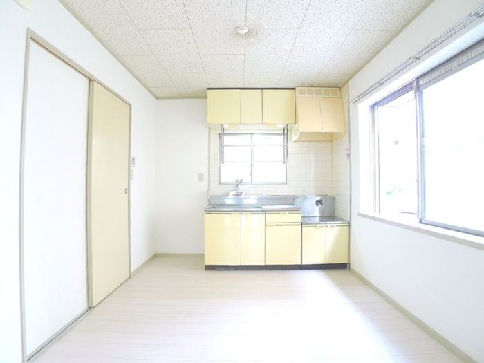 居室 メゾンコムラ