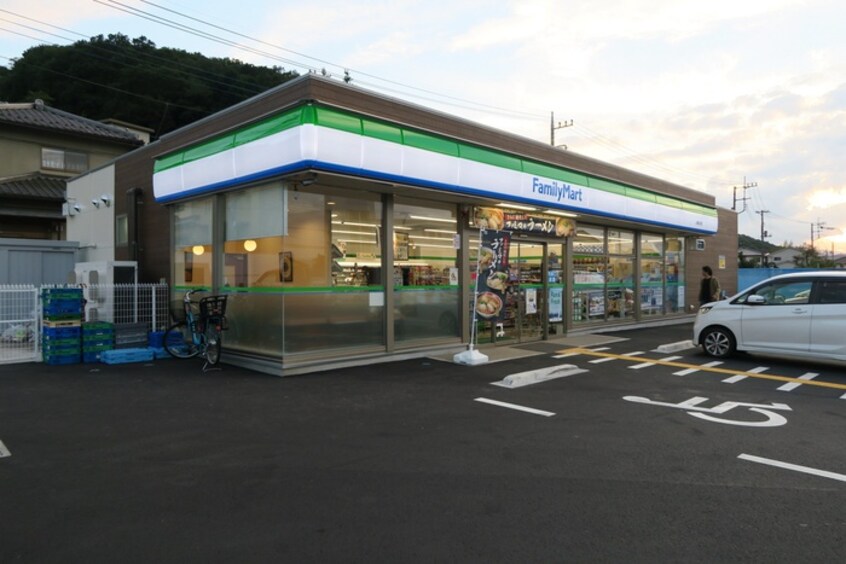 ファミリーマート 入間仏子店(コンビニ)まで290m ホウヤハイツ