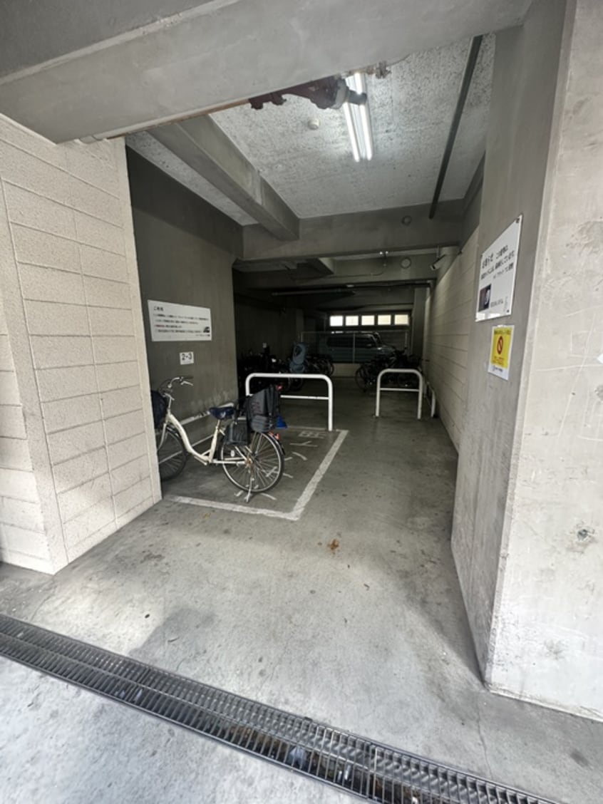 駐輪場 ハイ・フラット・ワン